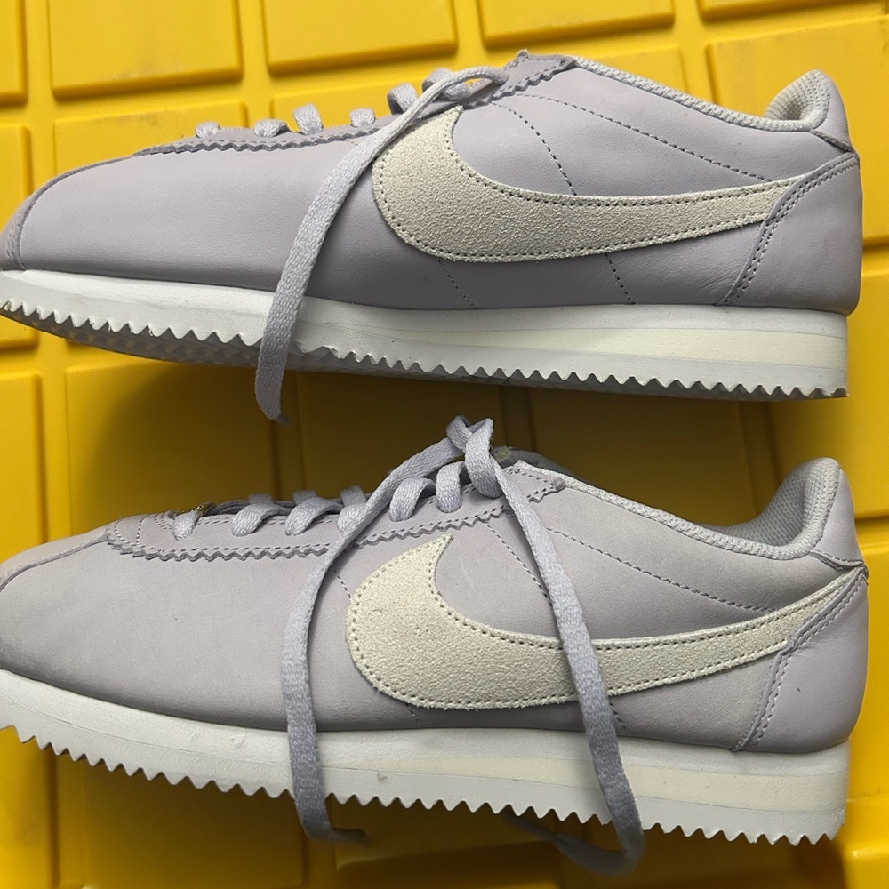 NWOB Nike Light Purple Sneakers with Off-White Swoosh
